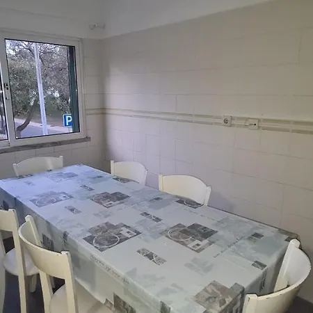 Large 4 Bedroom - * Албуфейра