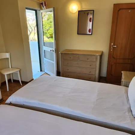 Large 4 Bedroom - Албуфейра